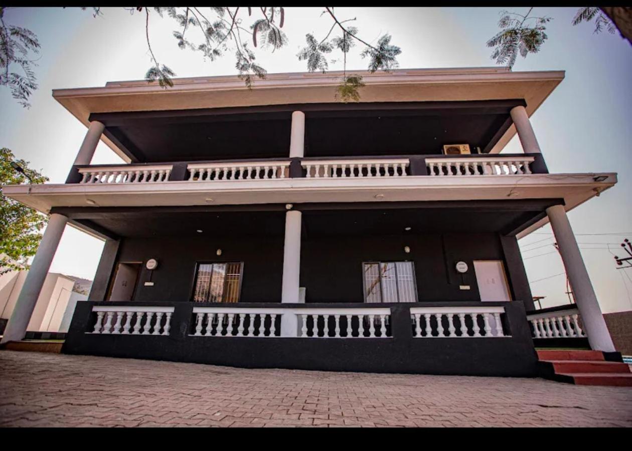 Empyrean Stay Ll 3Bhk Ll Black Horse Villa Ll Ac Ll Private Pool Ll Wifi II Lux Ll Лонавла Екстер'єр фото